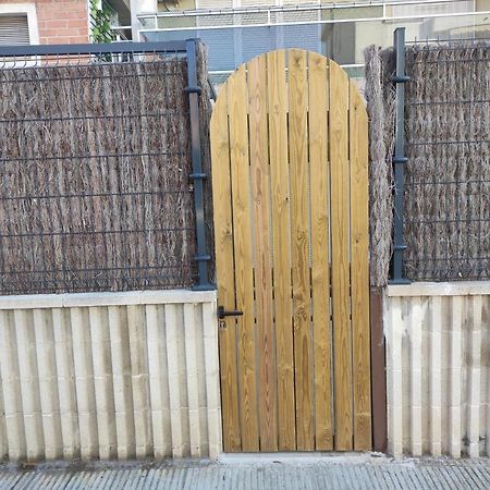 Near Beaches Large Private Patio, Aircon & Community Pool 콤마루가 외부 사진