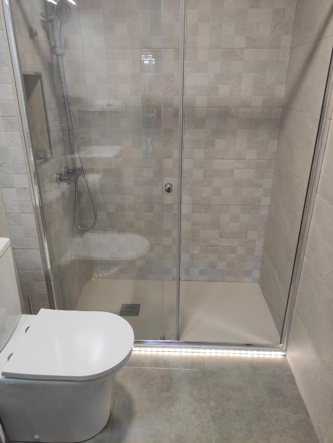 Near Beaches Large Private Patio, Aircon & Community Pool 콤마루가 외부 사진